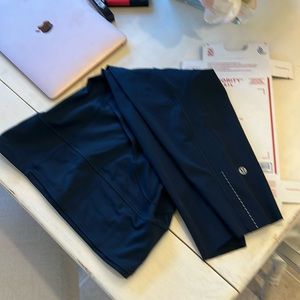 🌺🐥Lululemon Cropped Leggings - Navy (Sz 10)